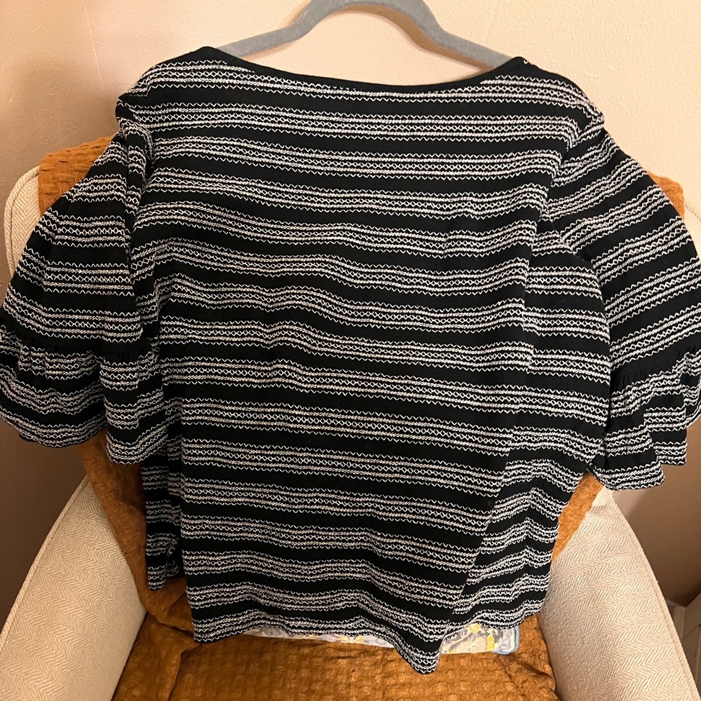 Cute top! - Picture 2 of 6